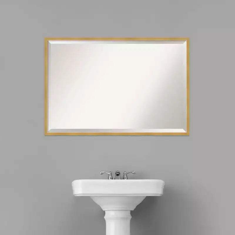 Miroir mural de salle de bain avec cadre en laiton poli 37" x 25" doré - : Rectangulaire moderne, biseauté, à fixation murale