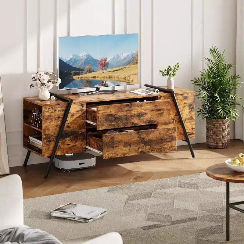 Meuble TV moderne avec étagères flottantes et cadre en métal industriel