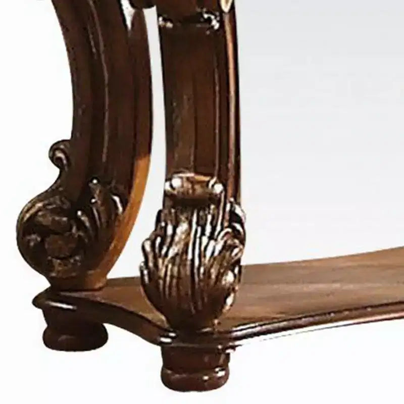 Table d'appoint en bois conçue avec corps finement sculpté, marron