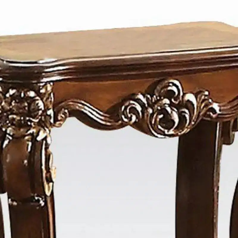 Table d'appoint en bois conçue avec corps finement sculpté, marron