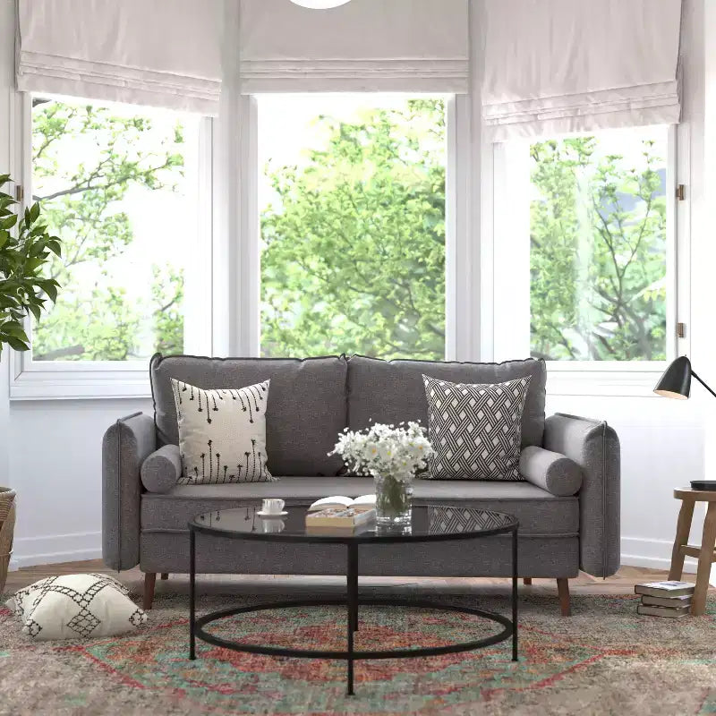 Canapé capitonné de style Mid-Century Modern avec ressorts ensachés, pieds en bois et coussins de dossier amovibles