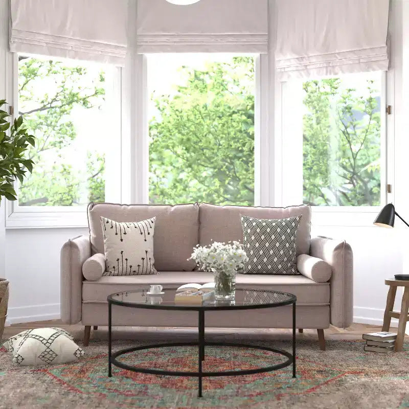 Canapé capitonné de style Mid-Century Modern avec ressorts ensachés, pieds en bois et coussins de dossier amovibles